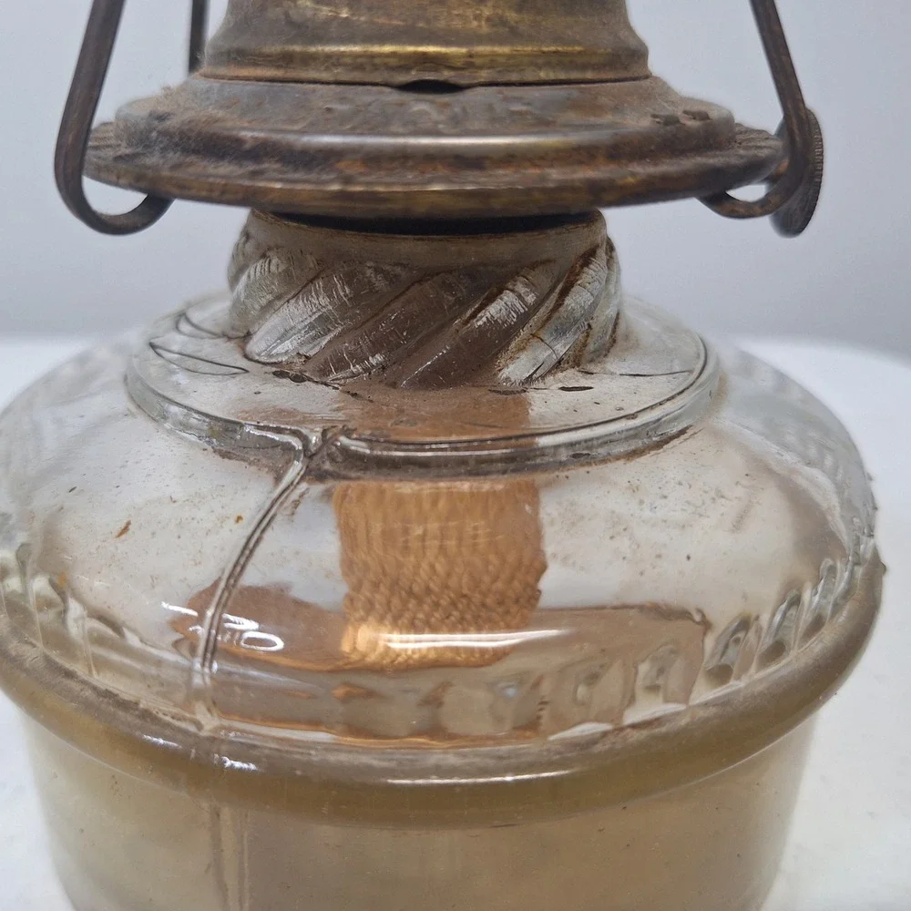Vintage Eagle Oil‎ Lamp Clear Glass Amber Tone Base Kerosene Hurricane